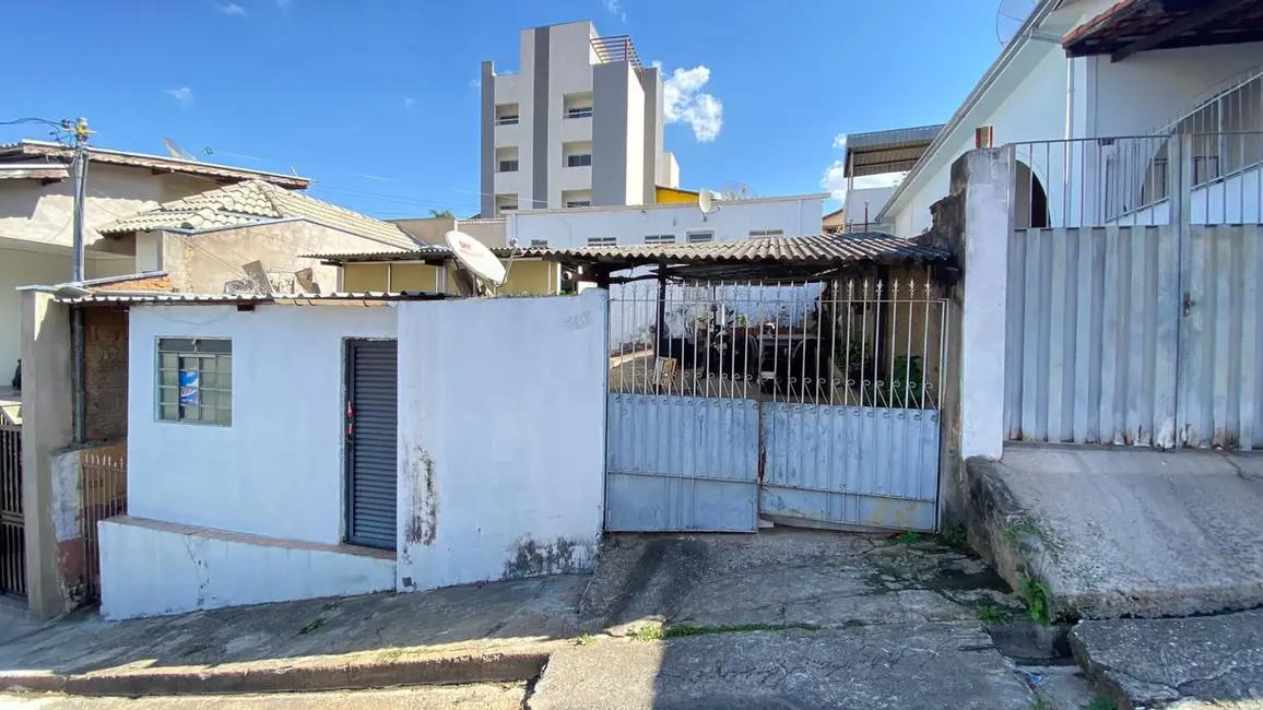 Foto 1 de Casa com 2 quartos à venda, 235m2 em Saúde, Pouso Alegre - MG