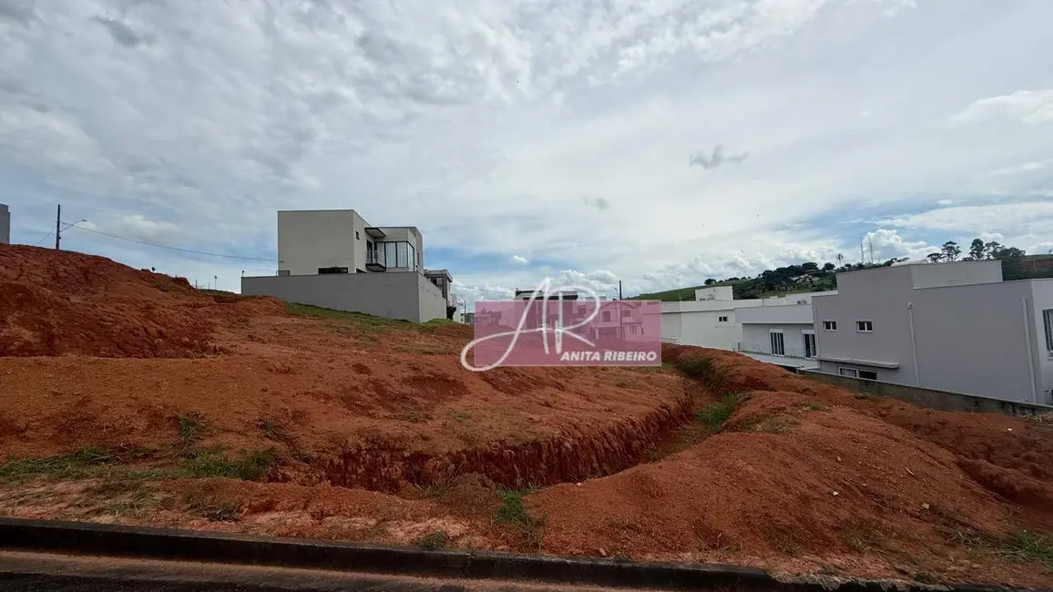 Foto 2 de Terreno / Lote à venda, 300m2 em Pouso Alegre - MG