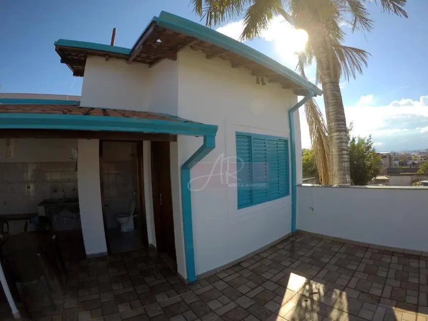 Casa com 5 quartos à venda, 1476m2 em São Carlos, Pouso Alegre - MG - imagem 4 Foto 4 de Casa com 5 quartos à venda, 1476m2 em São Carlos, Pouso Alegre - MG