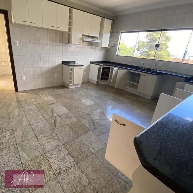 Foto 3 de Casa com 5 quartos à venda, 290m2 em João Paulo II, Pouso Alegre - MG