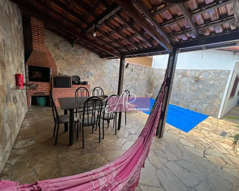 Foto 1 de Casa com 2 quartos à venda, 160m2 em São Carlos, Pouso Alegre - MG