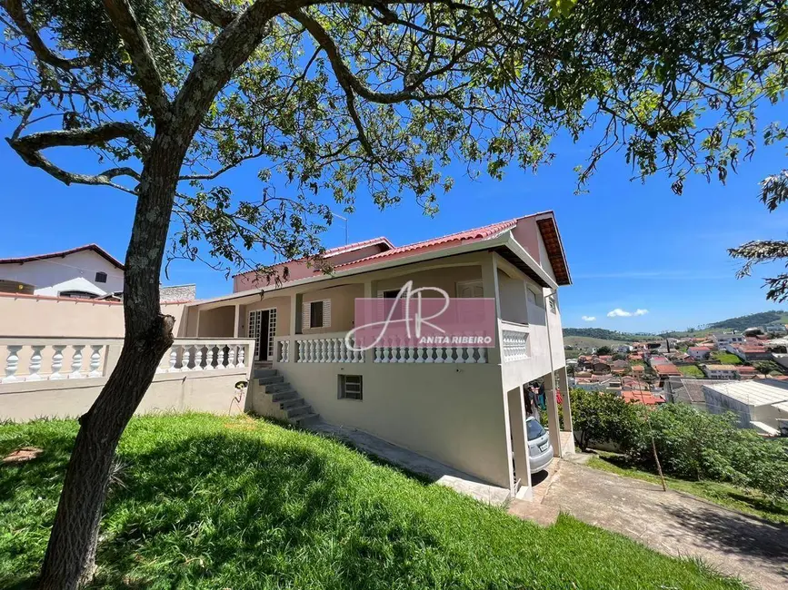 Foto 1 de Casa com 4 quartos à venda, 450m2 em Pouso Alegre - MG
