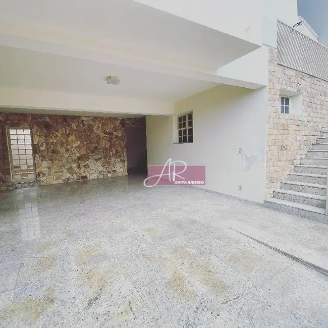 Foto 2 de Casa com 4 quartos à venda, 350m2 em João Paulo II, Pouso Alegre - MG