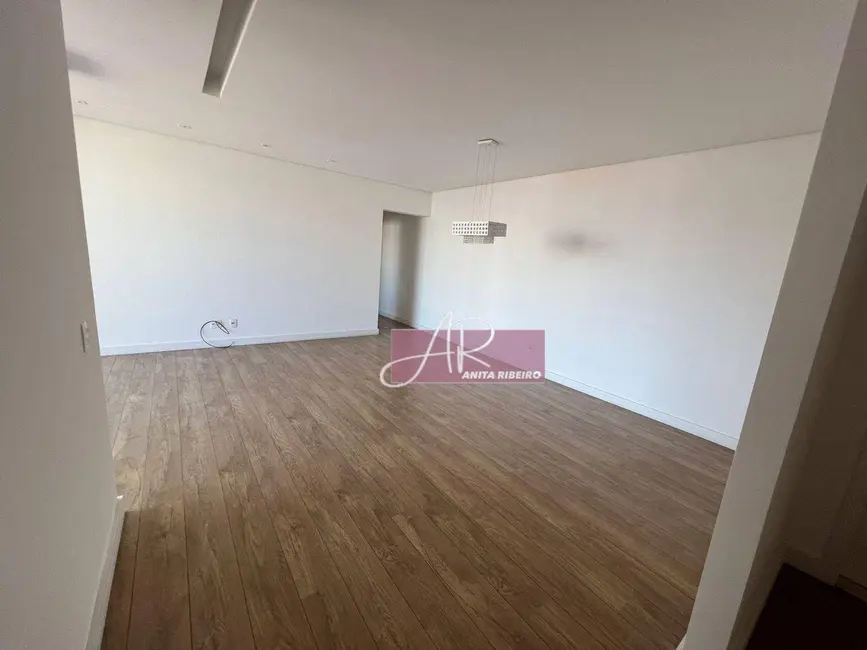 Apartamento com 4 quartos à venda, 157m2 em Centro, Pouso Alegre - MG - imagem 8 Foto 8 de Apartamento com 4 quartos à venda, 157m2 em Centro, Pouso Alegre - MG