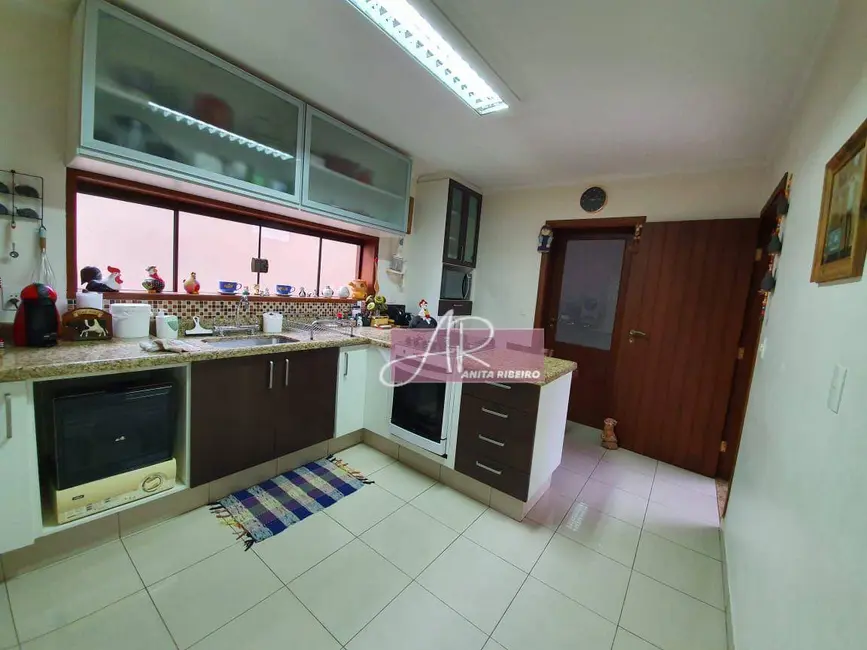 Casa com 4 quartos à venda, 450m2 em Pouso Alegre - MG - imagem 3 Foto 3 de Casa com 4 quartos à venda, 450m2 em Pouso Alegre - MG