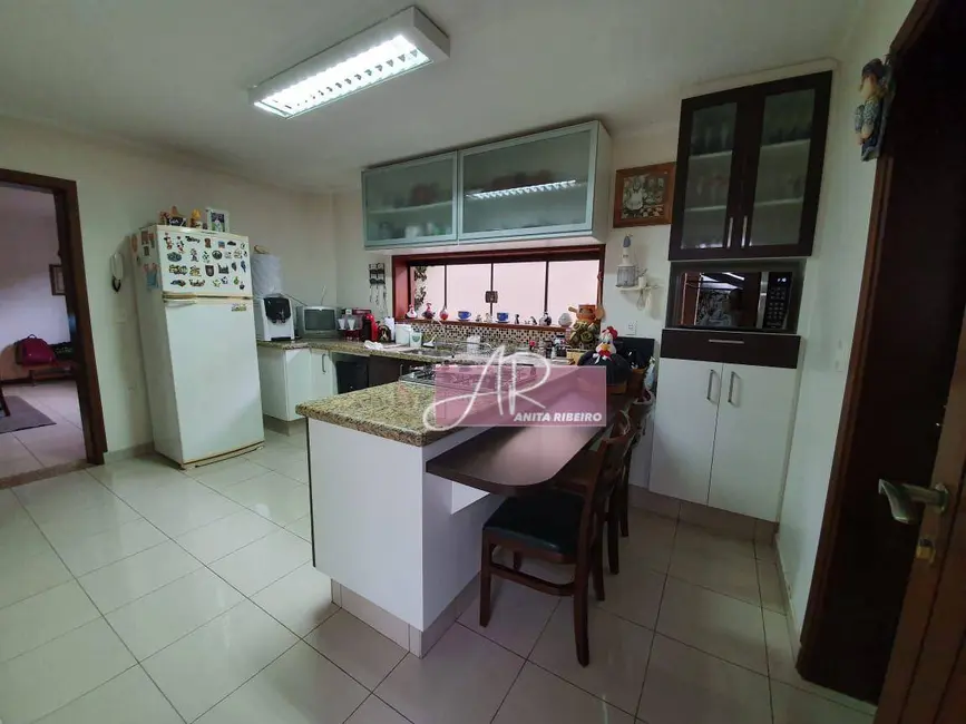 Casa com 4 quartos à venda, 450m2 em Pouso Alegre - MG - imagem 5 Foto 5 de Casa com 4 quartos à venda, 450m2 em Pouso Alegre - MG