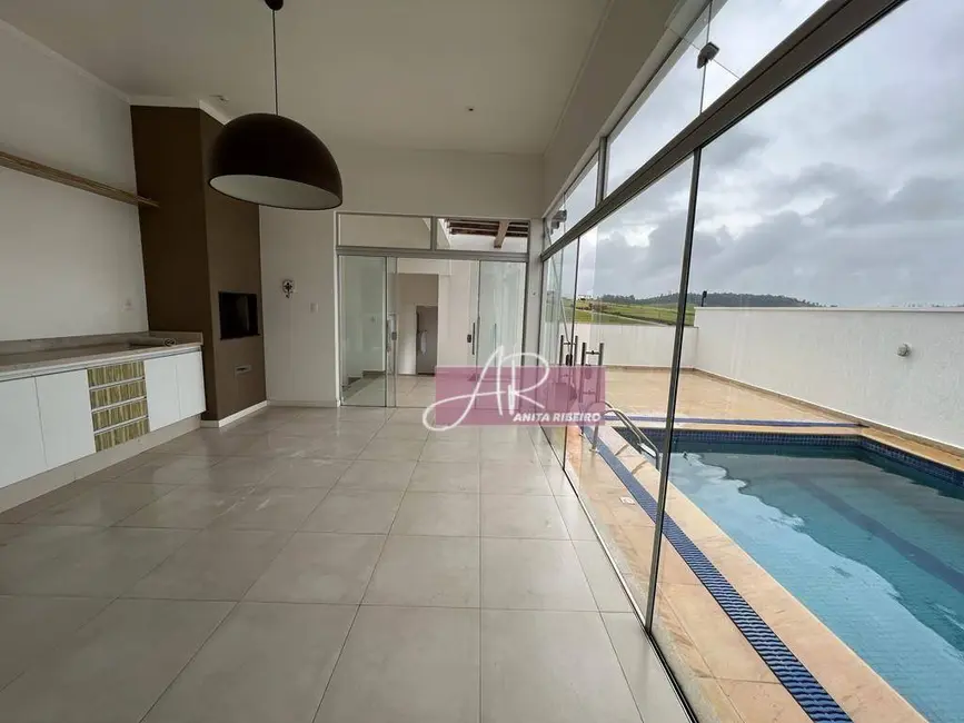 Foto 1 de Casa com 4 quartos à venda, 450m2 em Pouso Alegre - MG