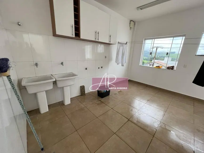 Foto 5 de Casa com 4 quartos à venda, 450m2 em Pouso Alegre - MG