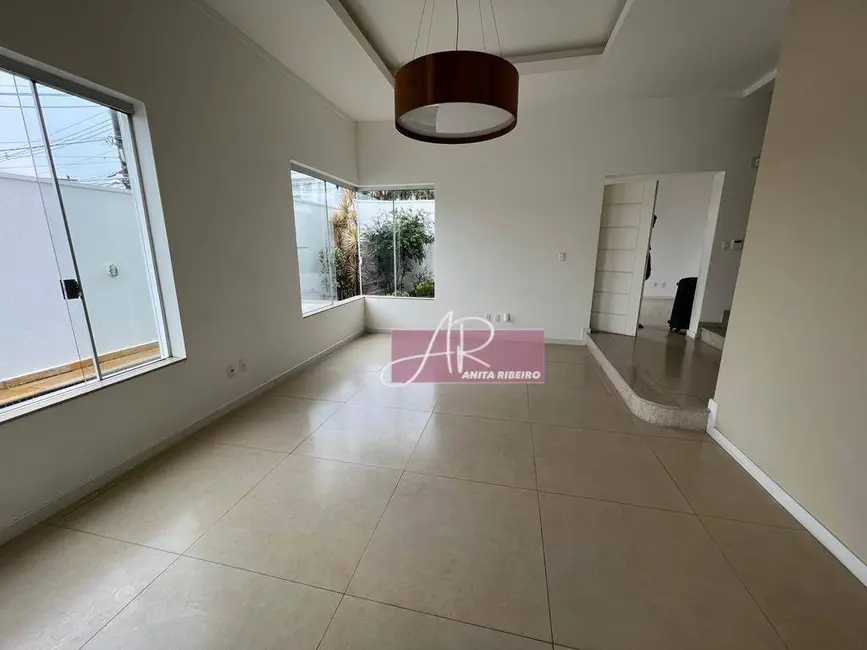 Foto 4 de Casa com 4 quartos à venda, 450m2 em Pouso Alegre - MG