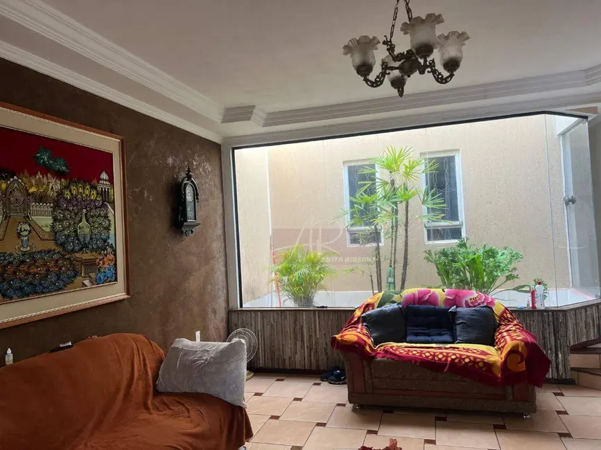 Foto 3 de Casa com 3 quartos à venda, 250m2 em João Paulo II, Pouso Alegre - MG