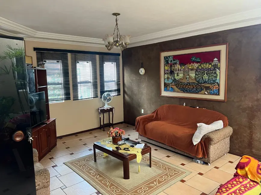 Foto 1 de Casa com 3 quartos à venda, 250m2 em João Paulo II, Pouso Alegre - MG