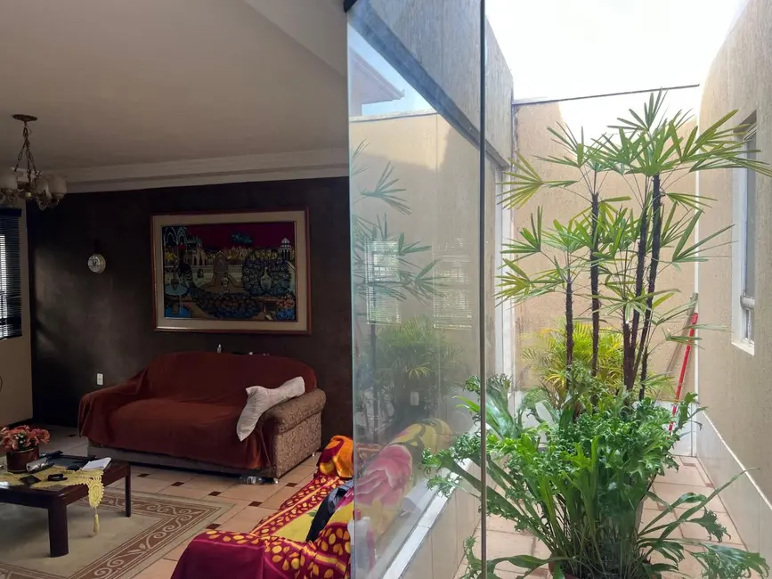 Foto 4 de Casa com 3 quartos à venda, 250m2 em João Paulo II, Pouso Alegre - MG