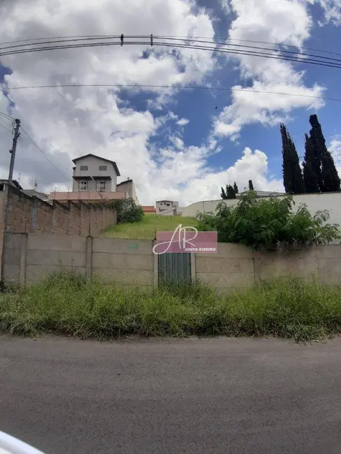 Foto 1 de Terreno / Lote à venda, 360m2 em Pouso Alegre - MG