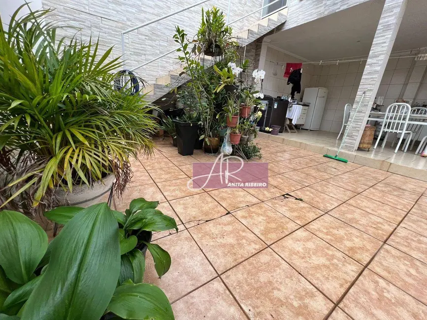 Foto 3 de Casa com 3 quartos à venda, 150m2 em São Carlos, Pouso Alegre - MG