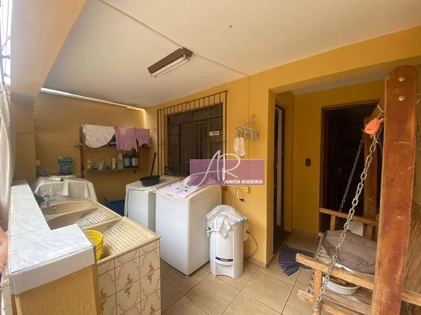 Casa com 6 quartos à venda, 210m2 em Centro, Pouso Alegre - MG - imagem 5 Foto 5 de Casa com 6 quartos à venda, 210m2 em Centro, Pouso Alegre - MG