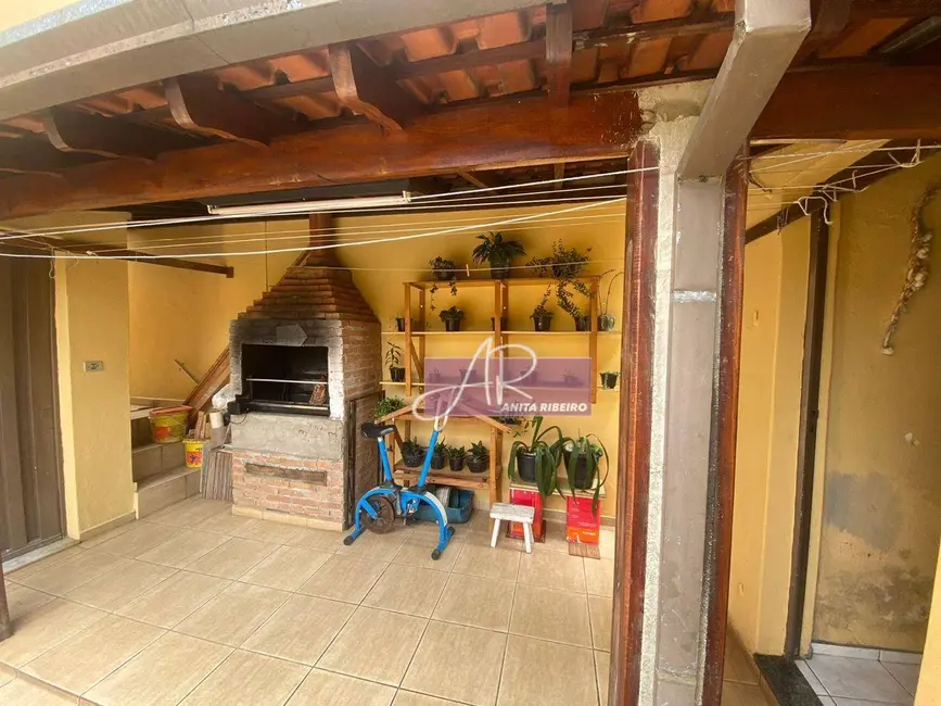Casa com 6 quartos à venda, 210m2 em Centro, Pouso Alegre - MG - imagem 3 Foto 3 de Casa com 6 quartos à venda, 210m2 em Centro, Pouso Alegre - MG