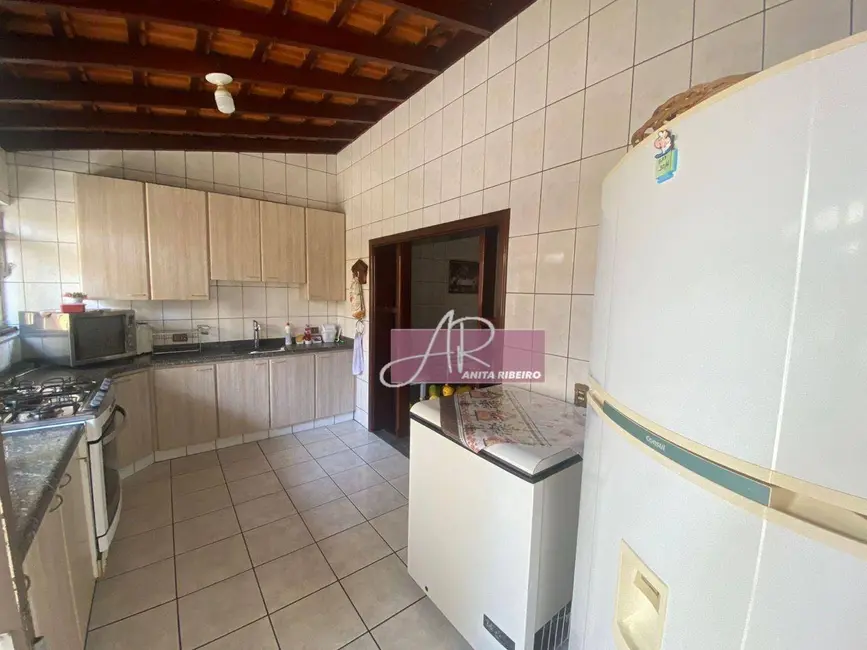 Casa com 6 quartos à venda, 210m2 em Centro, Pouso Alegre - MG - imagem 7 Foto 7 de Casa com 6 quartos à venda, 210m2 em Centro, Pouso Alegre - MG