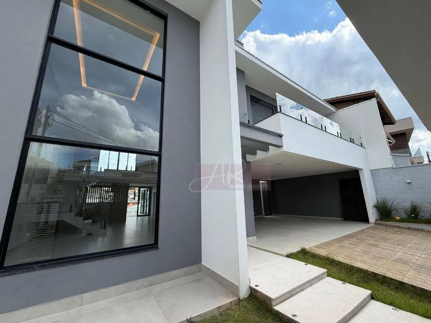 Foto 1 de Casa com 4 quartos à venda, 388m2 em Pouso Alegre - MG