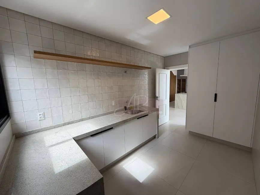 Foto 4 de Casa com 4 quartos à venda, 388m2 em Pouso Alegre - MG