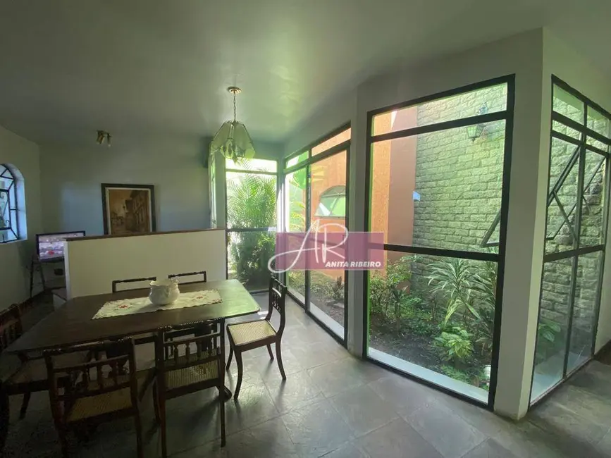Foto 2 de Casa com 5 quartos à venda, 248m2 em Centro, Pouso Alegre - MG