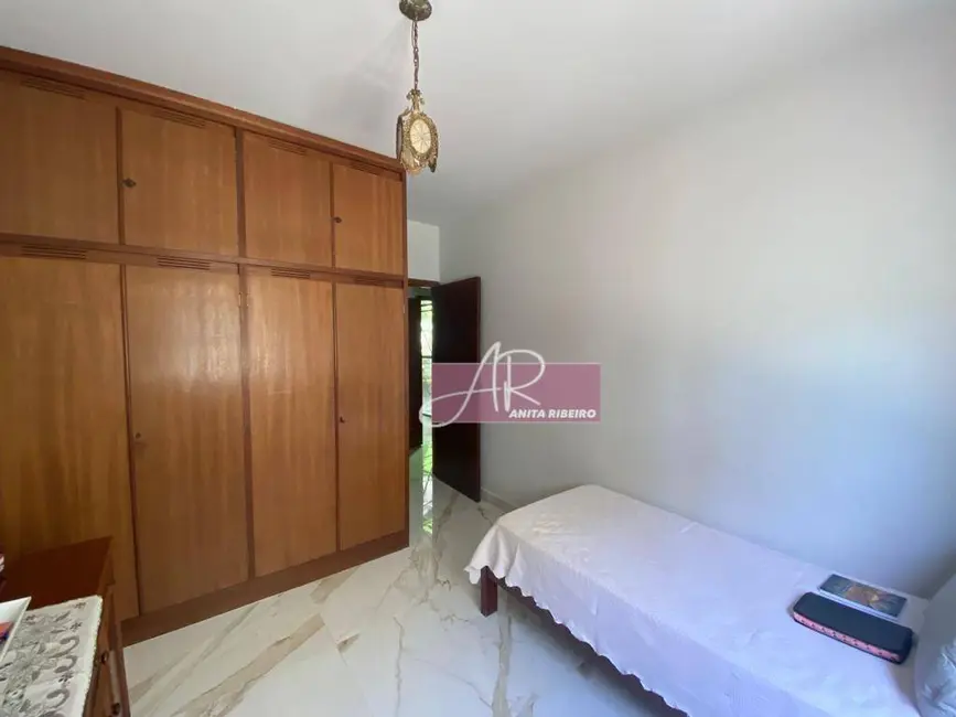 Casa com 5 quartos à venda, 248m2 em Centro, Pouso Alegre - MG - imagem 8 Foto 8 de Casa com 5 quartos à venda, 248m2 em Centro, Pouso Alegre - MG