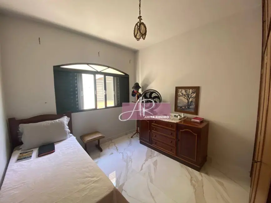 Casa com 5 quartos à venda, 248m2 em Centro, Pouso Alegre - MG - imagem 7 Foto 7 de Casa com 5 quartos à venda, 248m2 em Centro, Pouso Alegre - MG