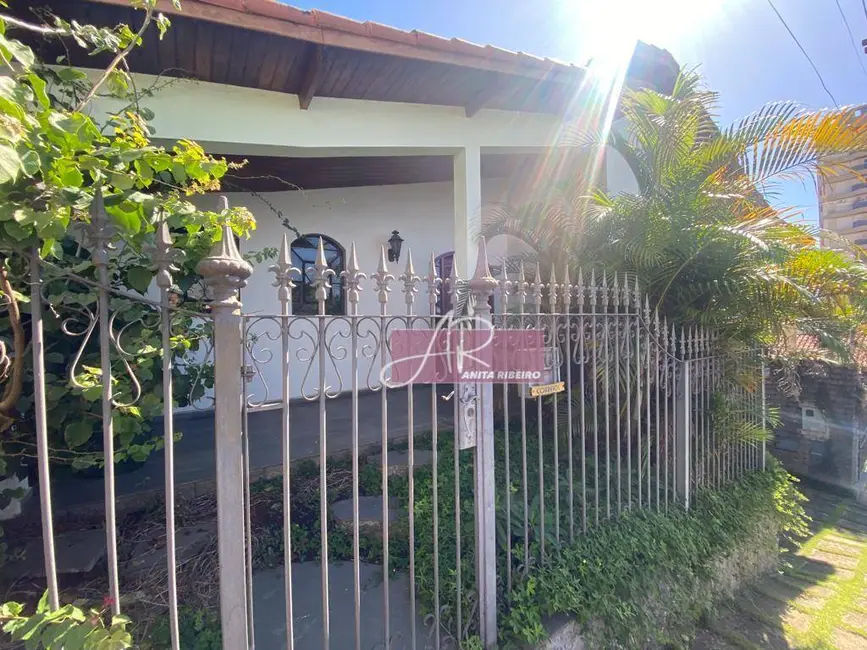 Foto 1 de Casa com 5 quartos à venda, 248m2 em Centro, Pouso Alegre - MG