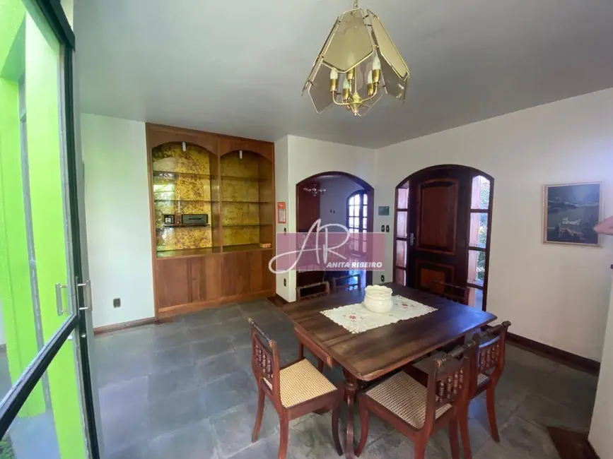 Casa com 5 quartos à venda, 248m2 em Centro, Pouso Alegre - MG - imagem 4 Foto 4 de Casa com 5 quartos à venda, 248m2 em Centro, Pouso Alegre - MG