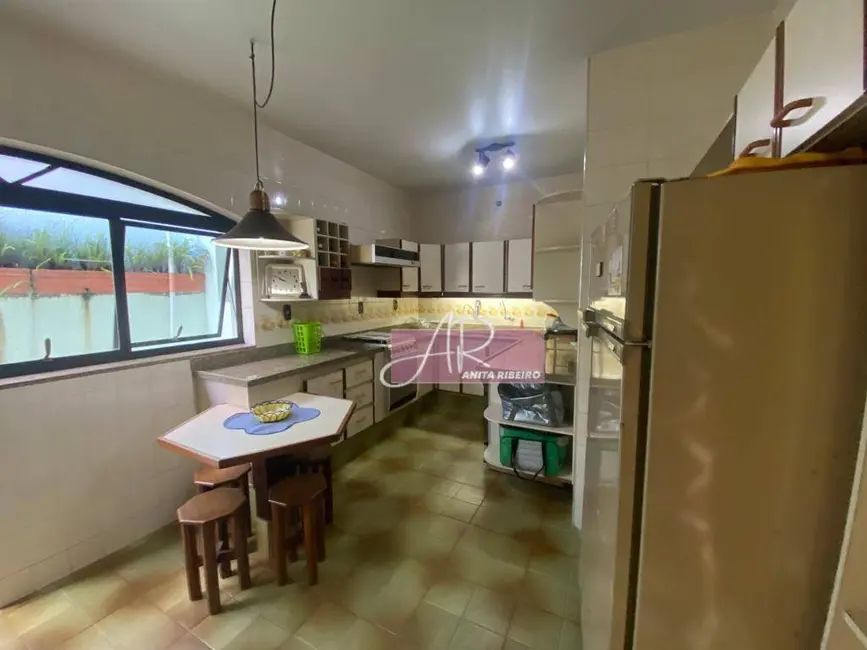 Casa com 5 quartos à venda, 248m2 em Centro, Pouso Alegre - MG - imagem 5 Foto 5 de Casa com 5 quartos à venda, 248m2 em Centro, Pouso Alegre - MG