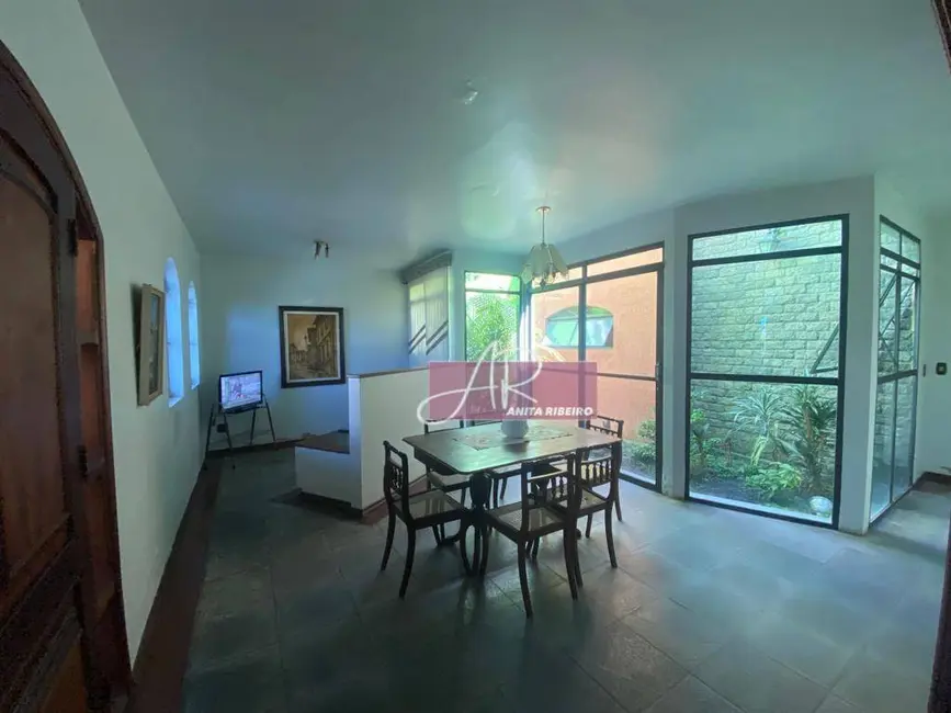 Casa com 5 quartos à venda, 248m2 em Centro, Pouso Alegre - MG - imagem 3 Foto 3 de Casa com 5 quartos à venda, 248m2 em Centro, Pouso Alegre - MG