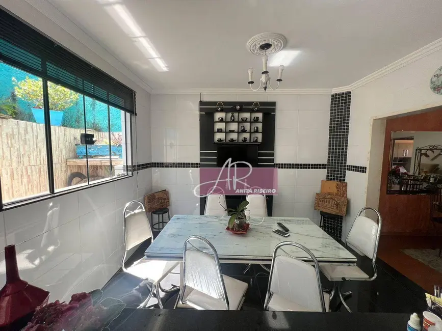 Foto 6 de Casa com 4 quartos à venda, 200m2 em Primavera, Pouso Alegre - MG