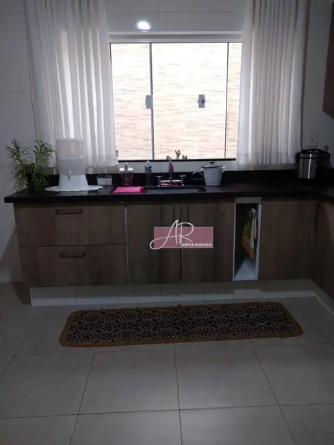 Foto 3 de Casa com 3 quartos à venda, 120m2 em Jardim Yara, Pouso Alegre - MG