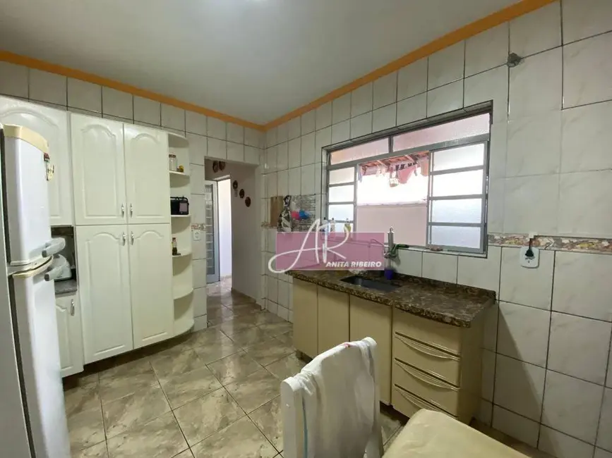 Foto 4 de Casa com 4 quartos à venda, 100m2 em Jardim Yara, Pouso Alegre - MG