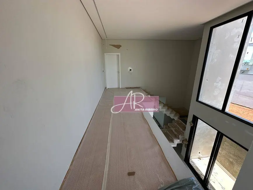 Casa com 4 quartos à venda, 360m2 em São Joaquim, Pouso Alegre - MG - imagem 9 Foto 9 de Casa com 4 quartos à venda, 360m2 em São Joaquim, Pouso Alegre - MG