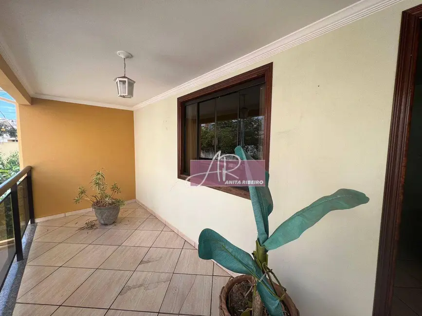 Foto 1 de Casa com 3 quartos à venda, 250m2 em Primavera, Pouso Alegre - MG