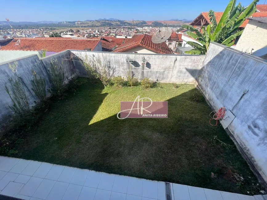 Foto 9 de Casa com 4 quartos à venda, 275m2 em Jardim Paraíso, Pouso Alegre - MG