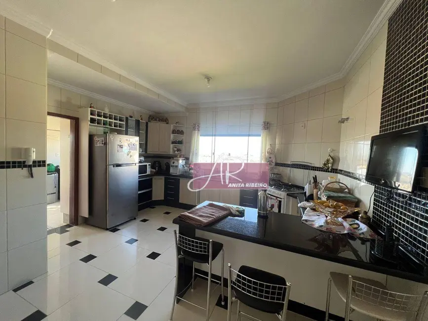 Foto 6 de Casa com 4 quartos à venda, 275m2 em Jardim Paraíso, Pouso Alegre - MG