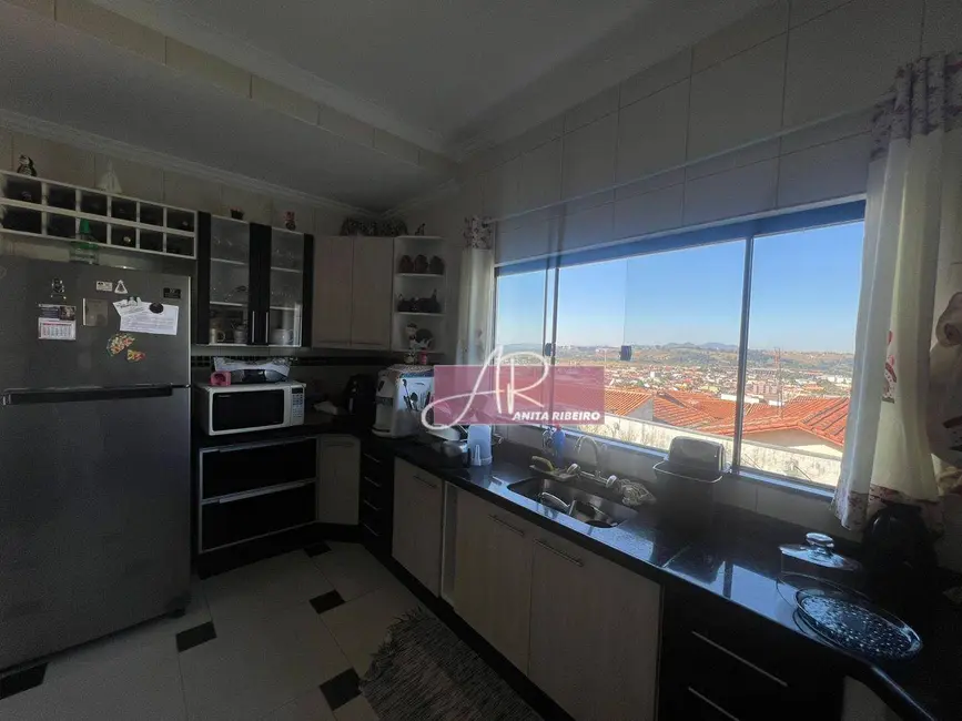 Foto 8 de Casa com 4 quartos à venda, 275m2 em Jardim Paraíso, Pouso Alegre - MG