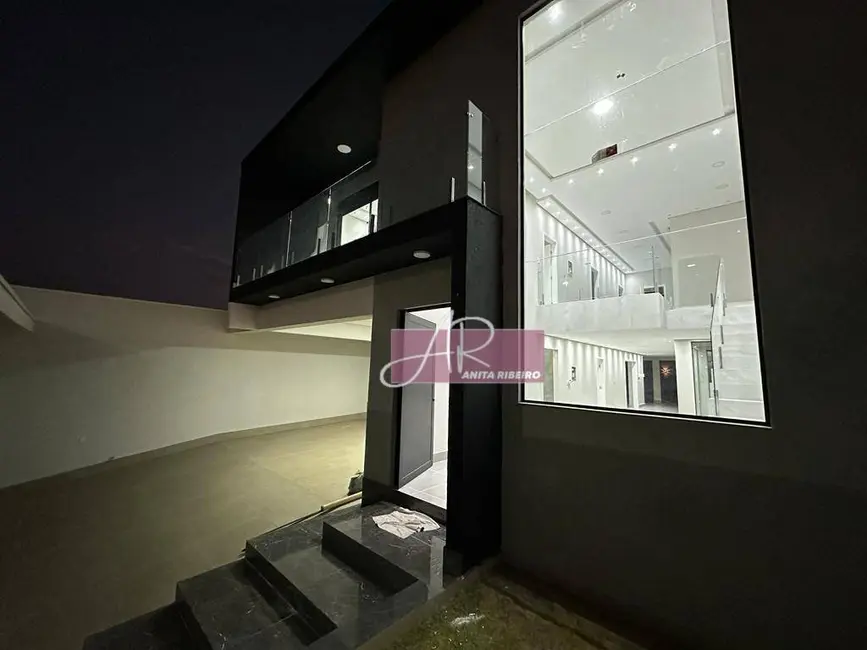 Foto 1 de Casa com 4 quartos à venda, 408m2 em Pouso Alegre - MG
