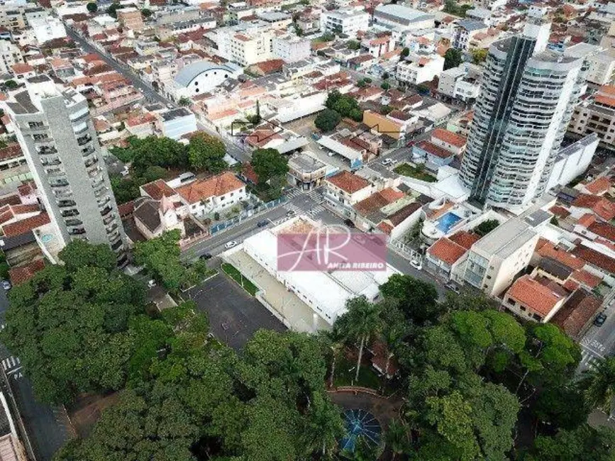 Foto 2 de Terreno / Lote à venda, 1296m2 em Centro, Pouso Alegre - MG