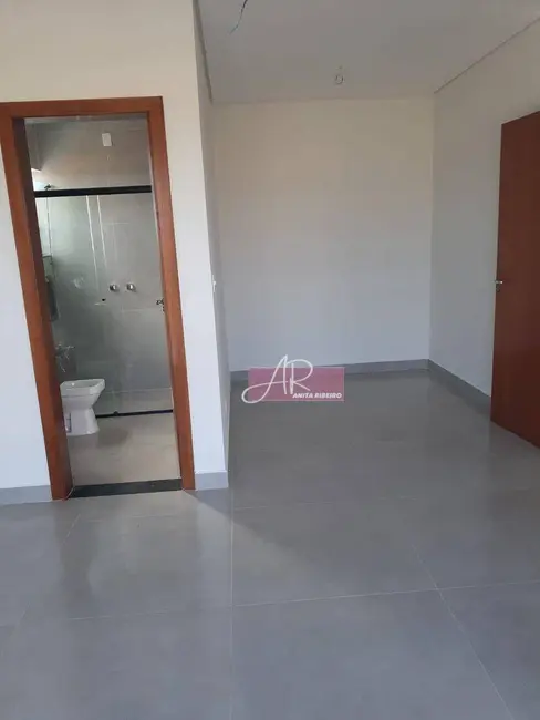 Foto 9 de Casa com 3 quartos à venda, 300m2 em Pouso Alegre - MG