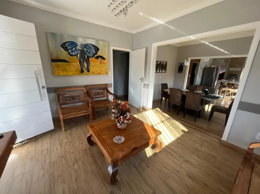 Foto 1 de Casa com 3 quartos à venda, 250m2 em Jardim Paraíso, Pouso Alegre - MG