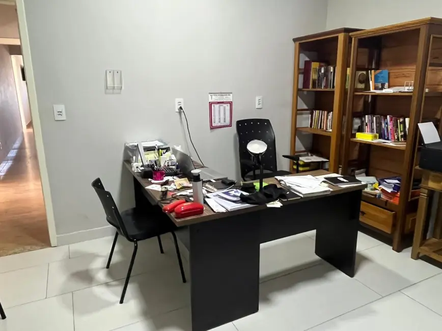 Casa com 3 quartos à venda, 250m2 em Jardim Paraíso, Pouso Alegre - MG - imagem 9 Foto 9 de Casa com 3 quartos à venda, 250m2 em Jardim Paraíso, Pouso Alegre - MG