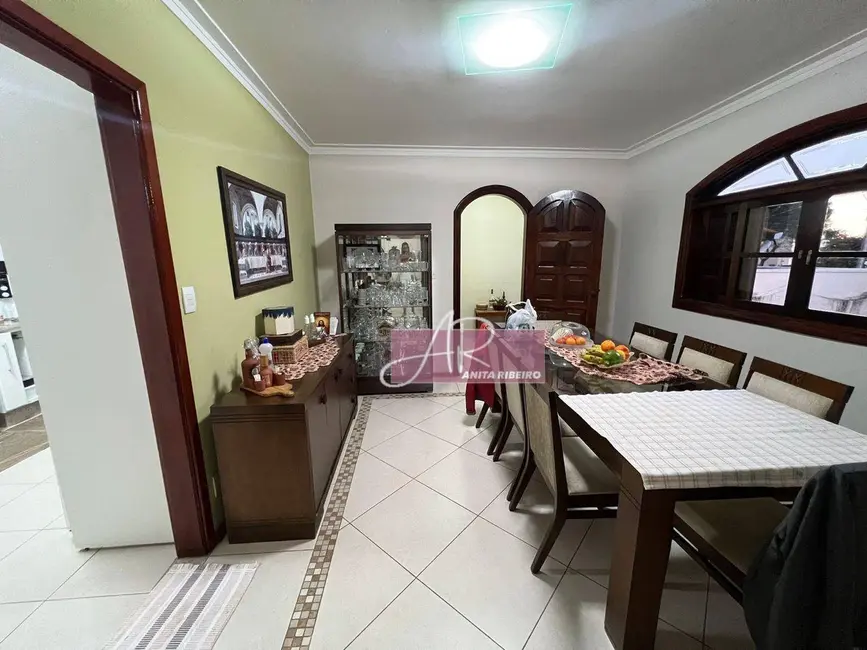 Casa com 9 quartos à venda, 306m2 em Centro, Pouso Alegre - MG - imagem 3 Foto 3 de Casa com 9 quartos à venda, 306m2 em Centro, Pouso Alegre - MG