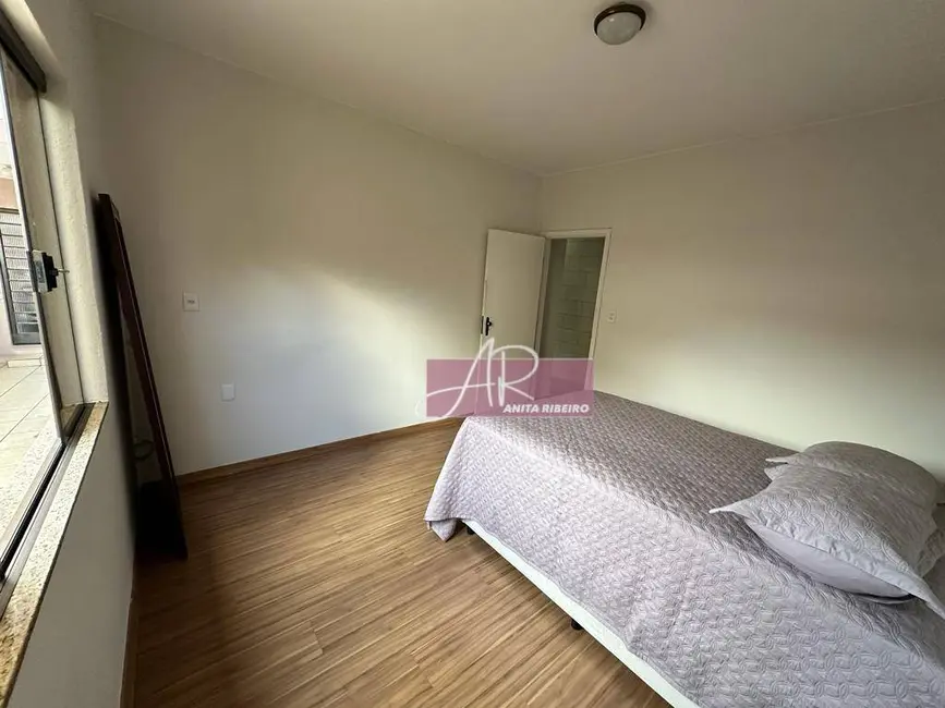 Foto 6 de Casa com 4 quartos à venda, 192m2 em Saúde, Pouso Alegre - MG