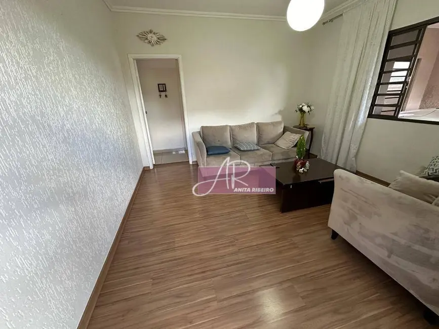 Foto 5 de Casa com 4 quartos à venda, 192m2 em Saúde, Pouso Alegre - MG