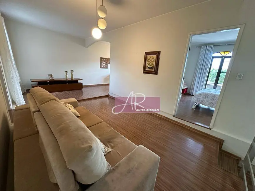 Foto 3 de Casa com 4 quartos à venda, 192m2 em Saúde, Pouso Alegre - MG