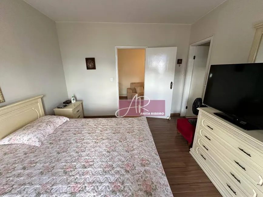 Foto 9 de Casa com 4 quartos à venda, 192m2 em Saúde, Pouso Alegre - MG