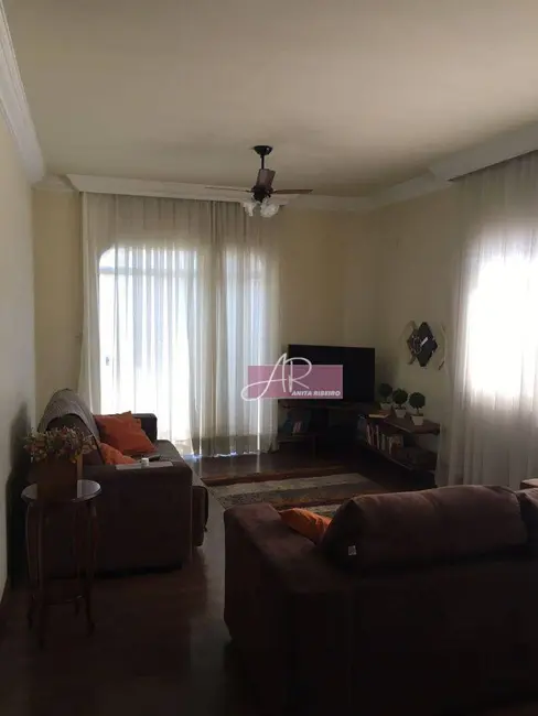 Foto 2 de Apartamento com 3 quartos à venda, 182m2 em Centro, Pouso Alegre - MG