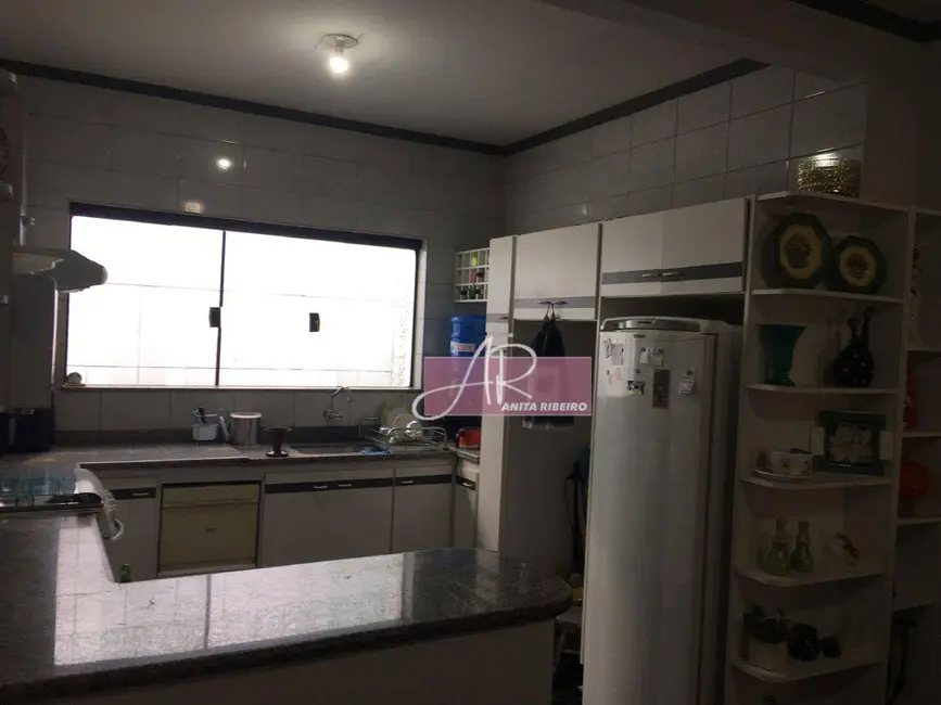 Apartamento com 3 quartos à venda, 182m2 em Centro, Pouso Alegre - MG - imagem 5 Foto 5 de Apartamento com 3 quartos à venda, 182m2 em Centro, Pouso Alegre - MG